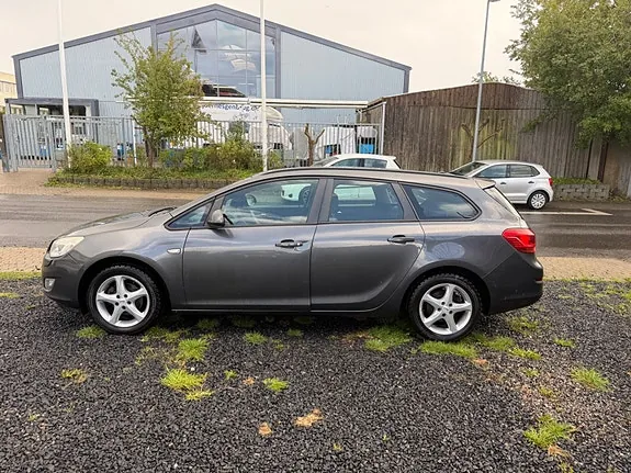 Opel Astra 2011 photo 5