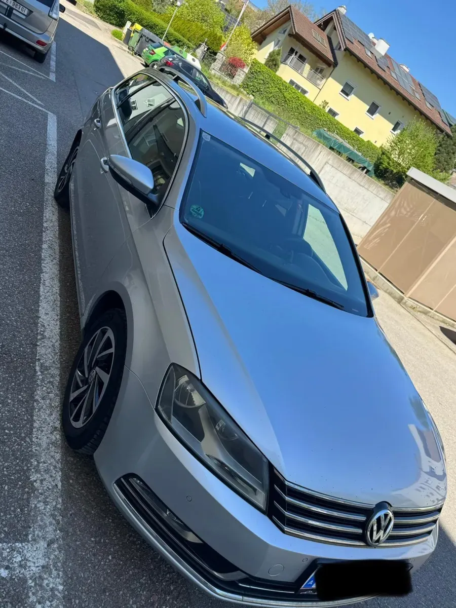 Volkswagen Passat 2012 photo 2