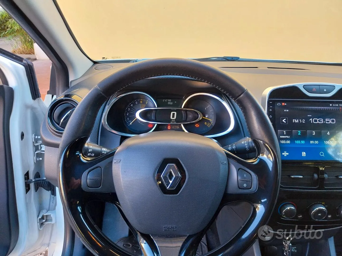Renault Clio 2013 photo 2
