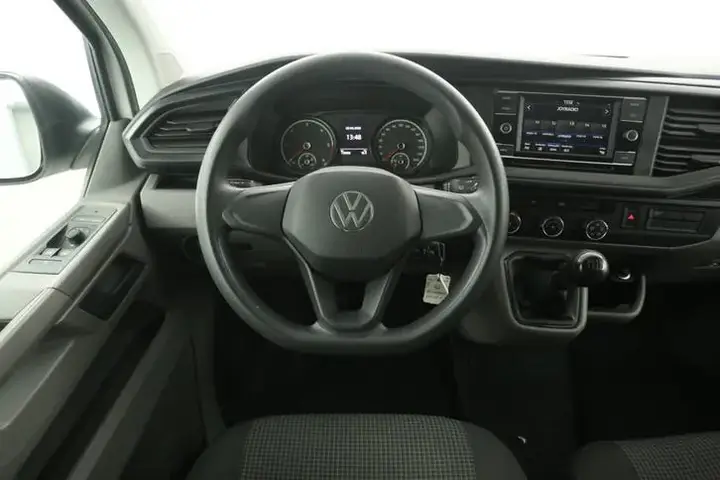 Volkswagen Transporter 2021 photo 2