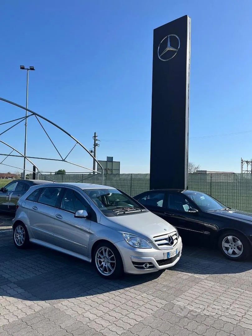 Mercedes-Benz B180