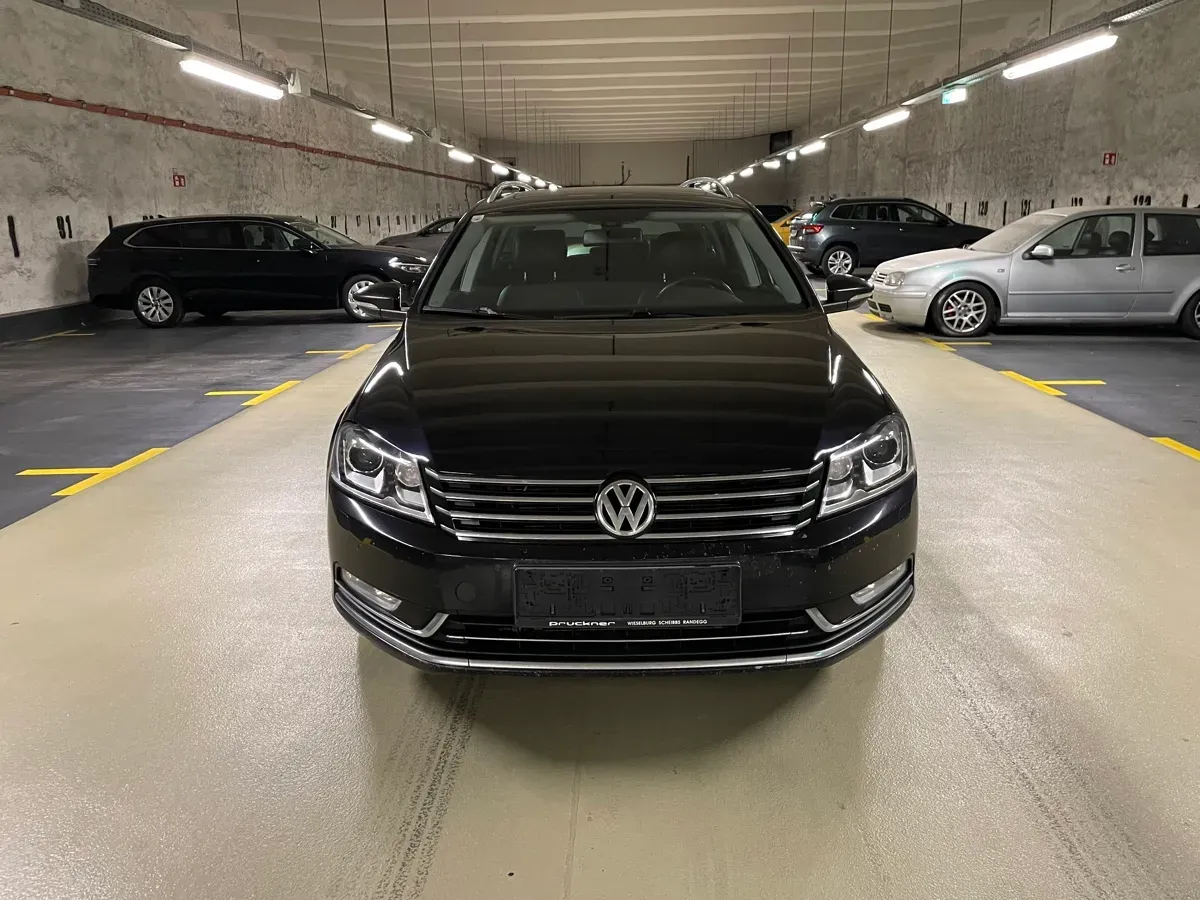 Volkswagen Passat 2012 photo 2