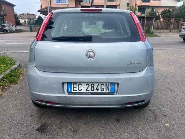 Fiat Grande Punto 2010 photo 3