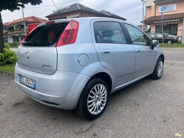 Fiat Grande Punto 2010 photo 2