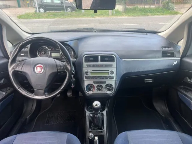 Fiat Grande Punto 2010 photo 5