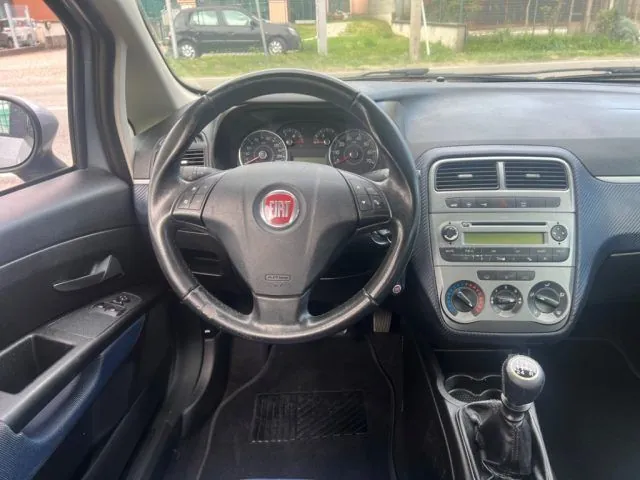 Fiat Grande Punto 2010 photo 4