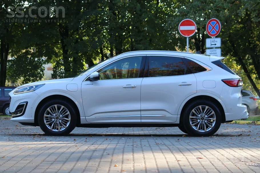 Ford Kuga 2022 photo 2