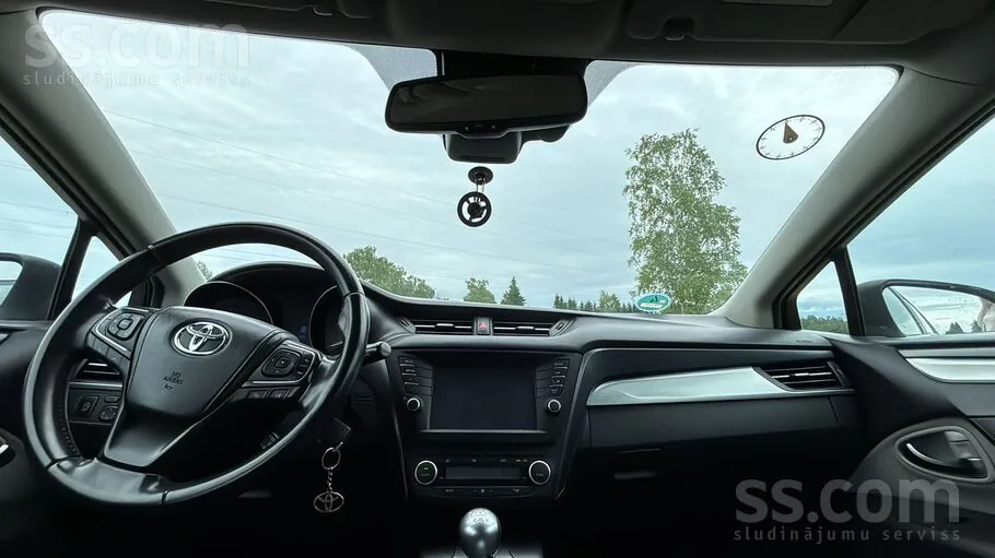 Toyota Avensis 2015 photo 2