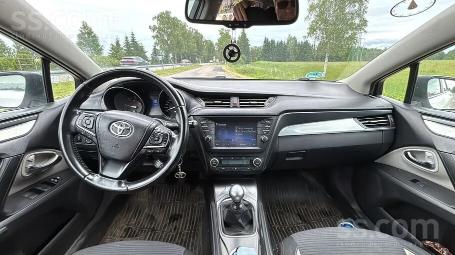 Toyota Avensis 2015 photo 5