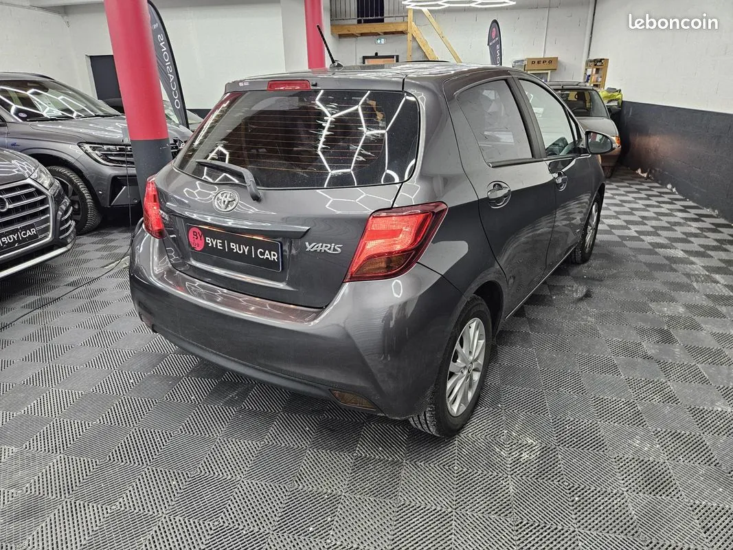 Toyota Yaris 2015 photo 3