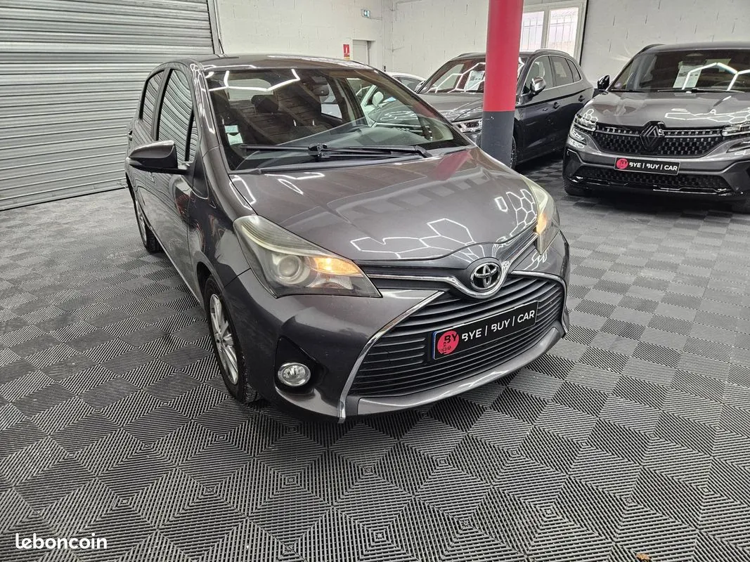 Toyota Yaris 2015 photo 2