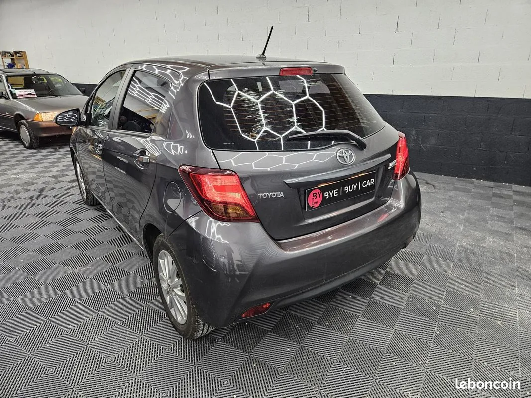 Toyota Yaris 2015 photo 4