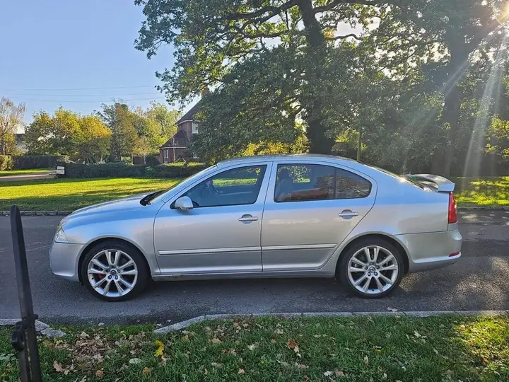 Skoda Octavia 2009 photo 2