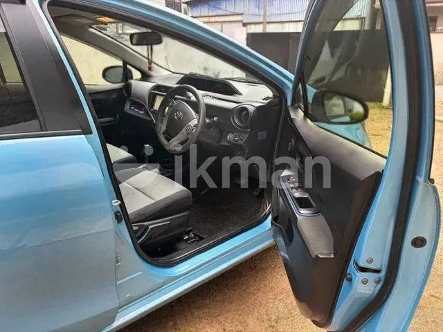 Toyota Aqua 2013 photo 5