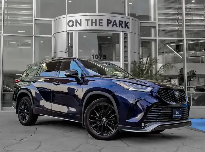 Toyota Highlander 2023 photo 2