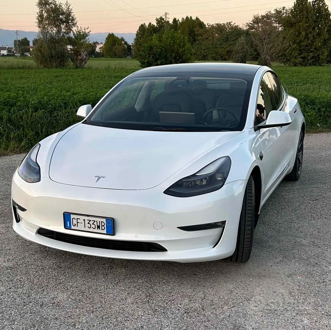 Tesla Model 3 2021 photo 2