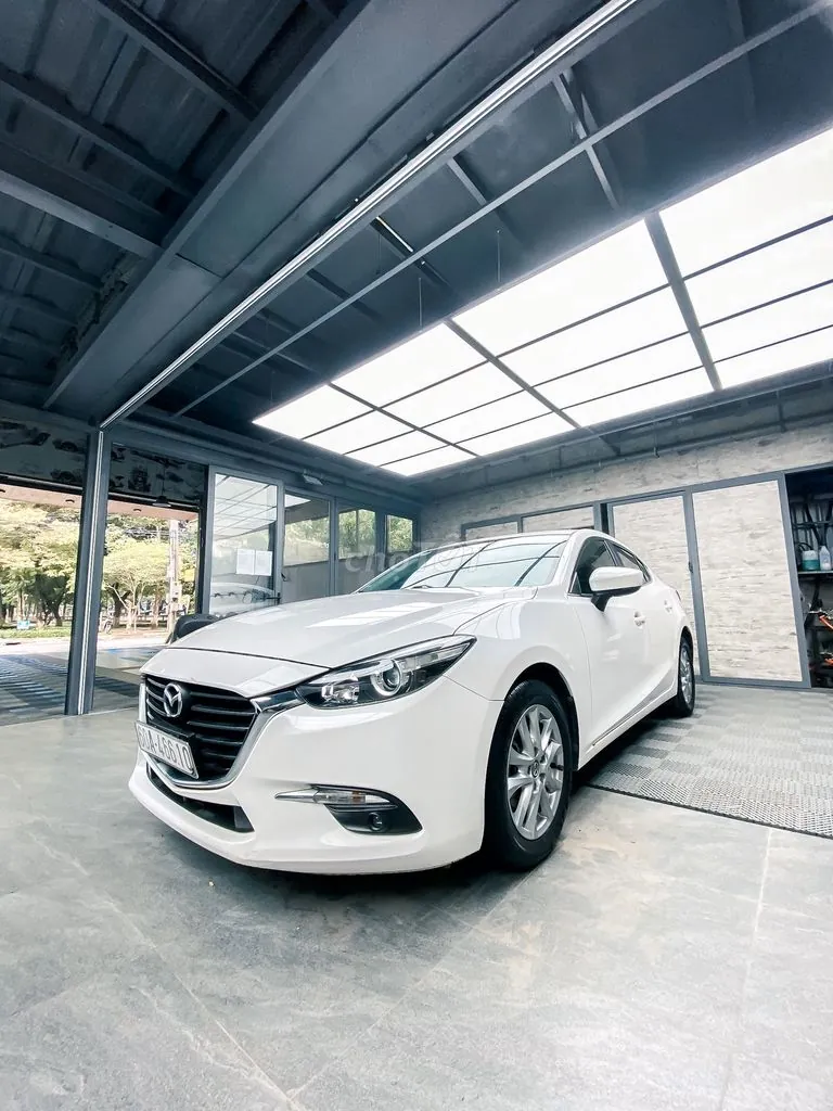 Mazda 3 2018 photo 2