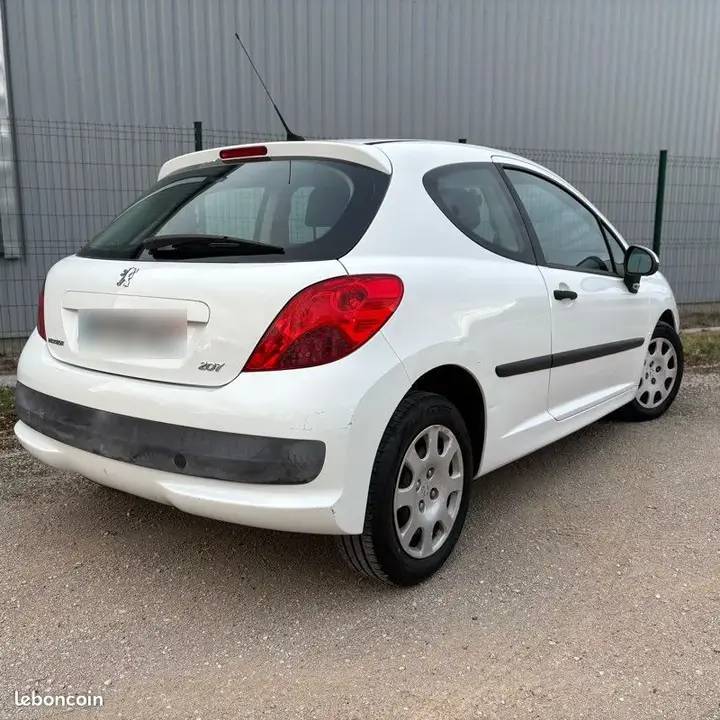 Peugeot 207 2009 photo 2
