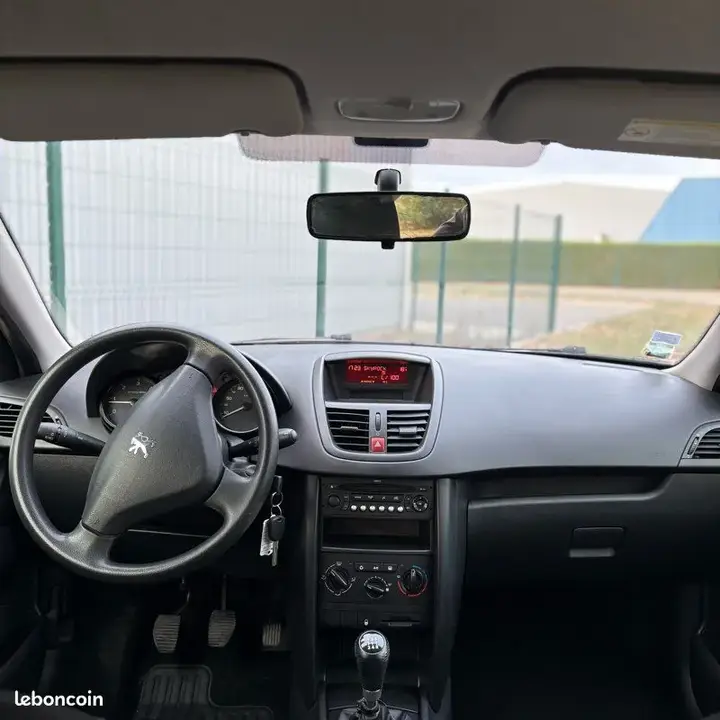 Peugeot 207 2009 photo 3