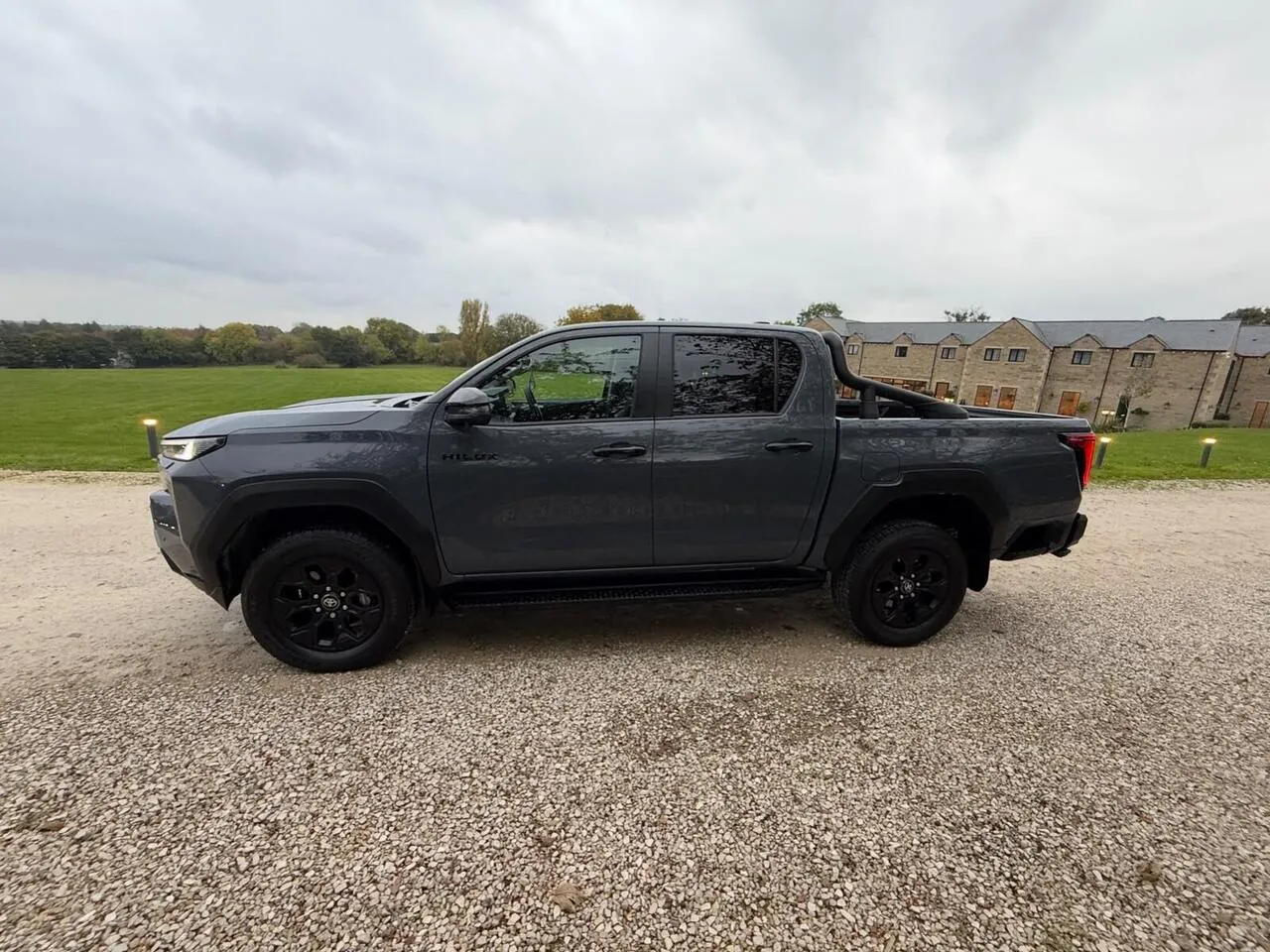 Toyota Hilux 2026 photo 2