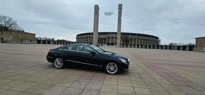 Mercedes-Benz E200