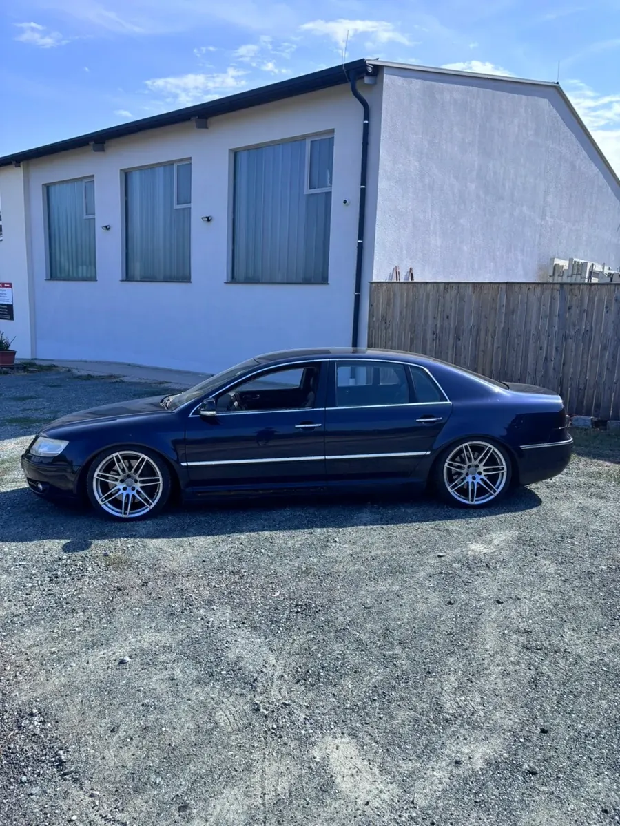 Volkswagen Phaeton 2004 photo 2