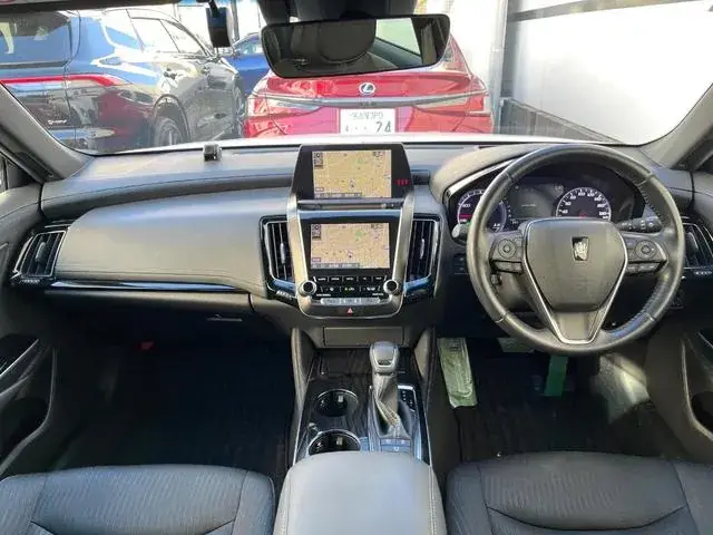 Toyota Crown 2018 photo 2