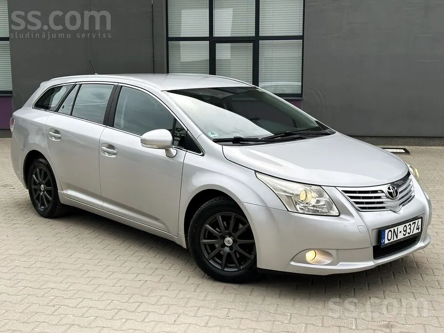 Toyota Avensis 2010 photo 2