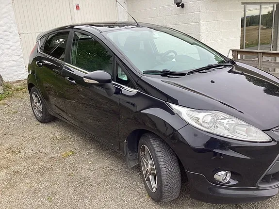 Ford Fiesta 2011 photo 3