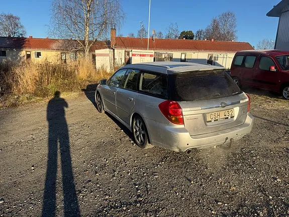 Subaru Legacy 2005 photo 2