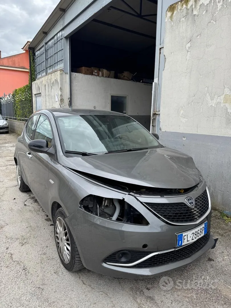 Lancia Ypsilon 2018 photo 2