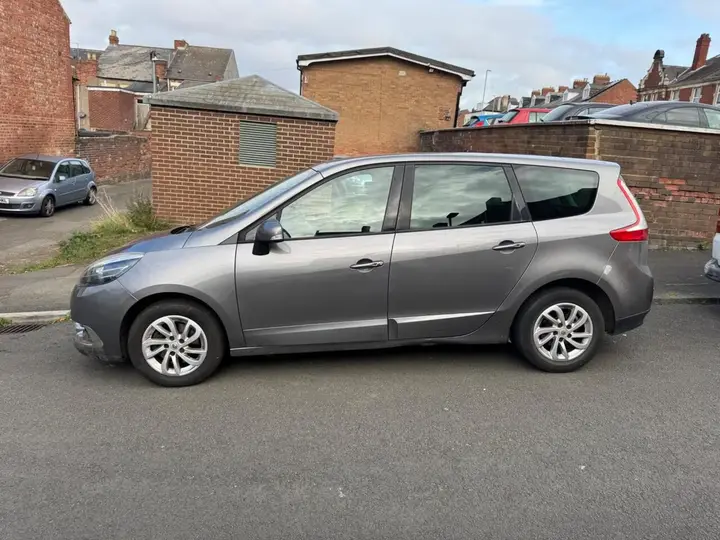 Renault Grand Scenic 2014 photo 4