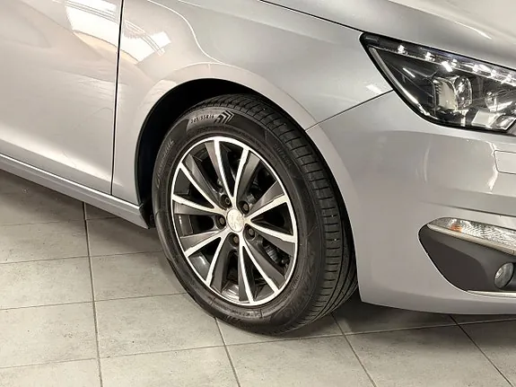 Peugeot 308 2015 photo 3