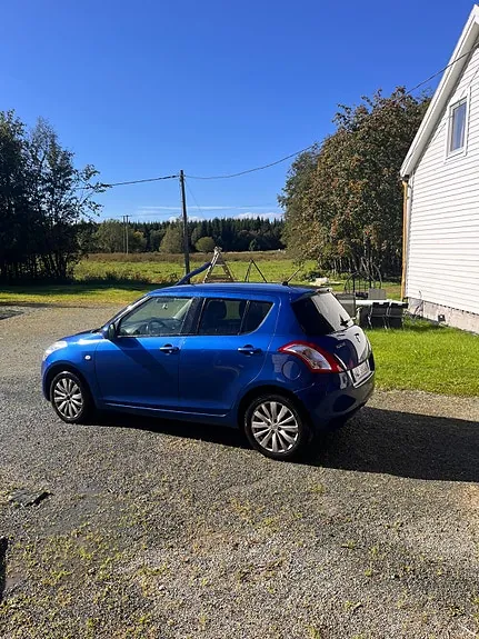 Suzuki Swift 2012 photo 2