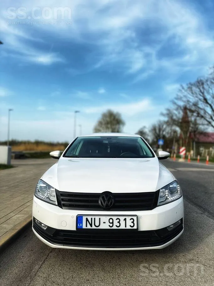 Volkswagen Passat 2012 photo 2