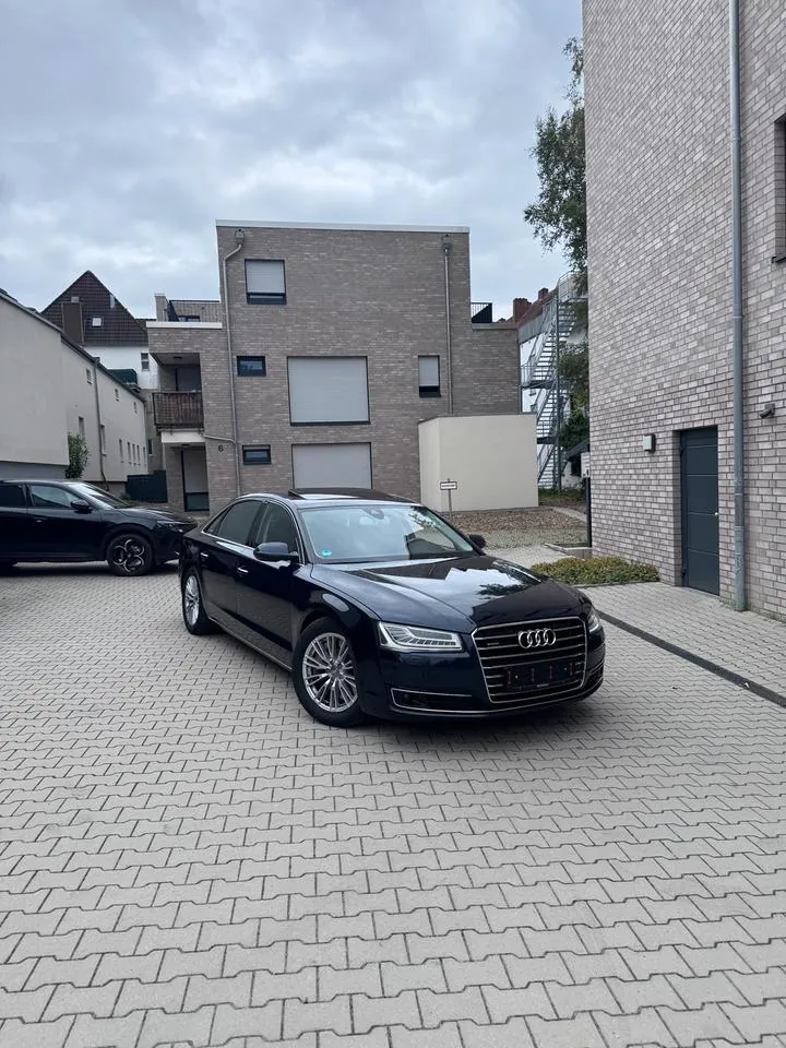 Audi A8L