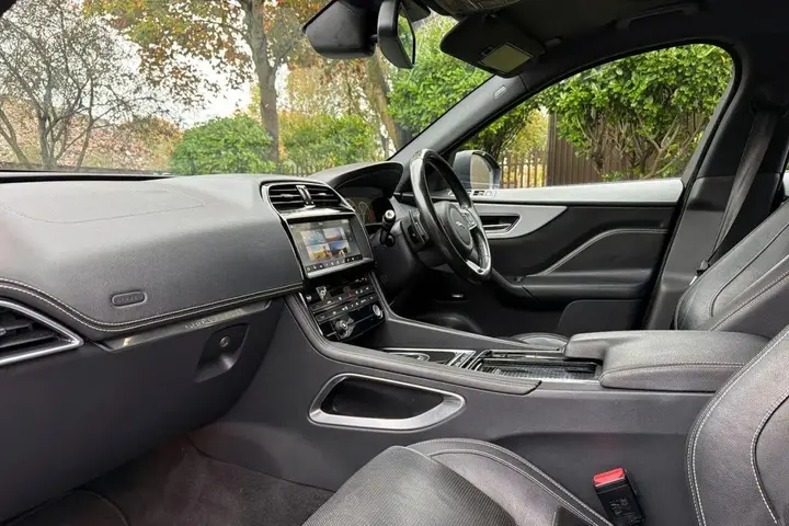 Jaguar F-Pace 2017 photo 4