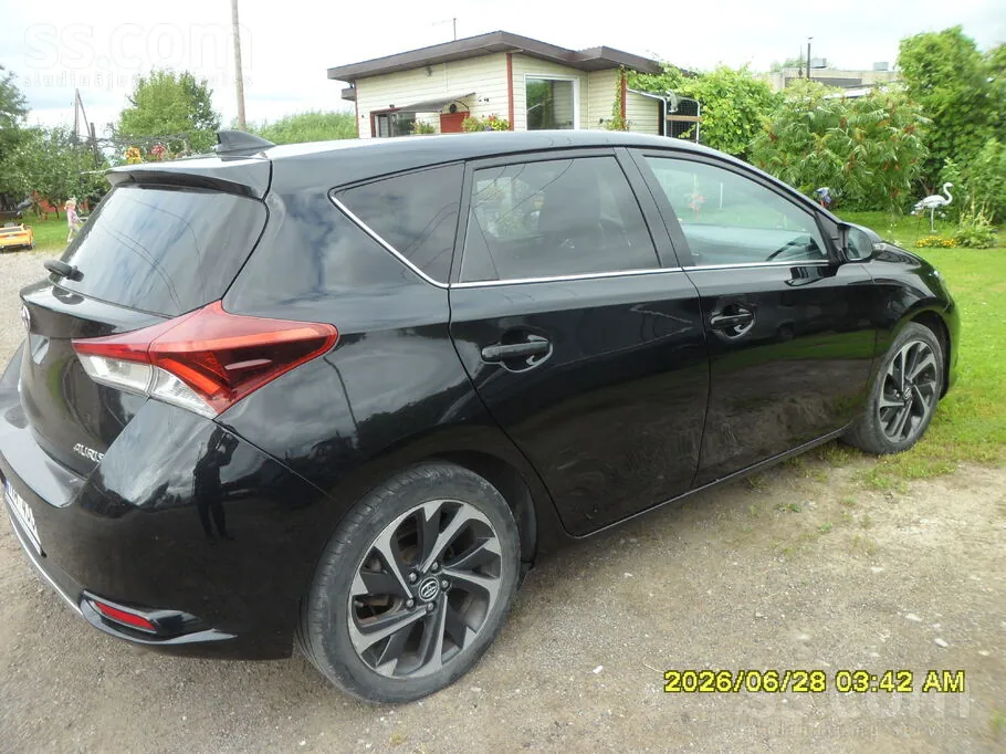 Toyota Auris 2015 photo 2