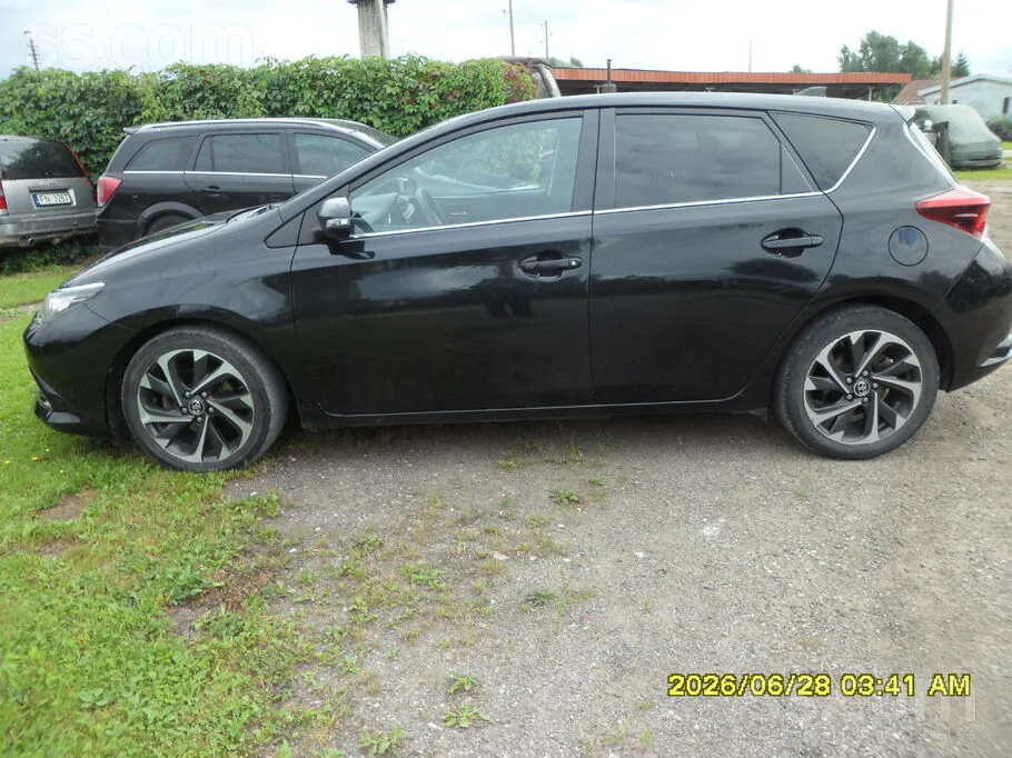 Toyota Auris 2015 photo 3