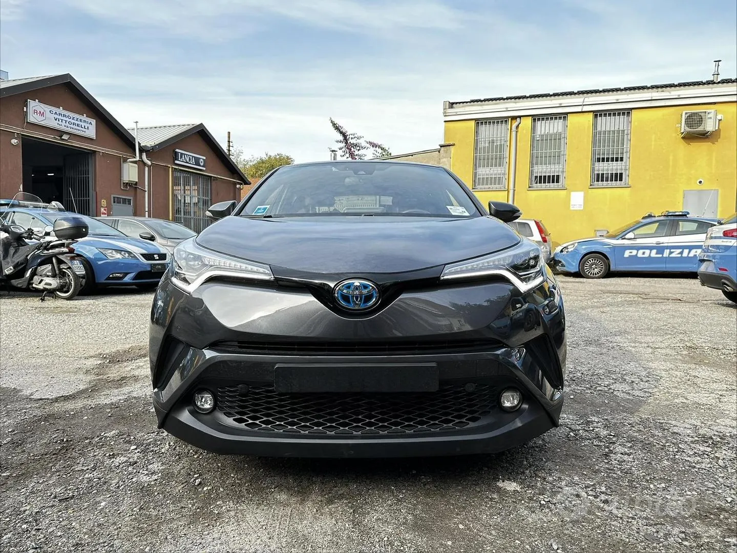 Toyota C-Hr 2019 photo 2