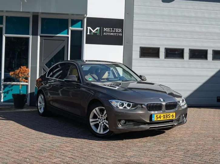 BMW 3 Series 2012 photo 2