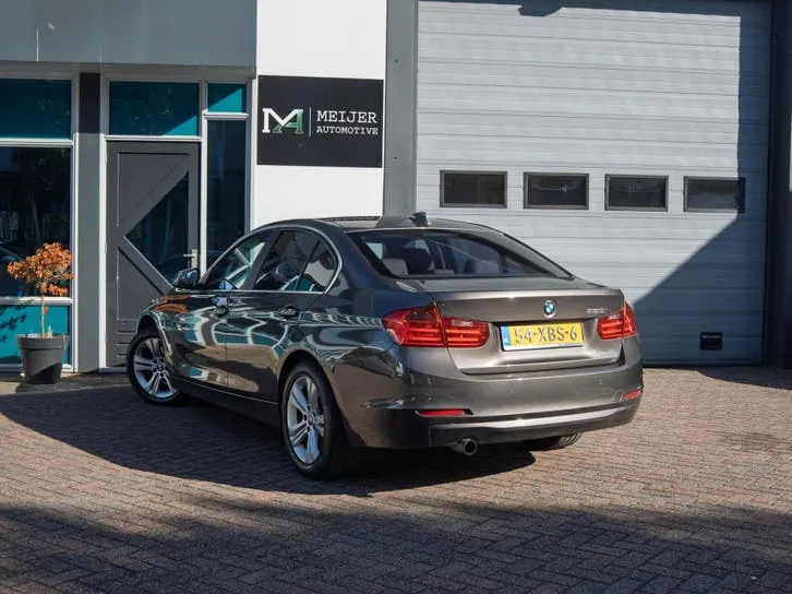 BMW 3 Series 2012 photo 3