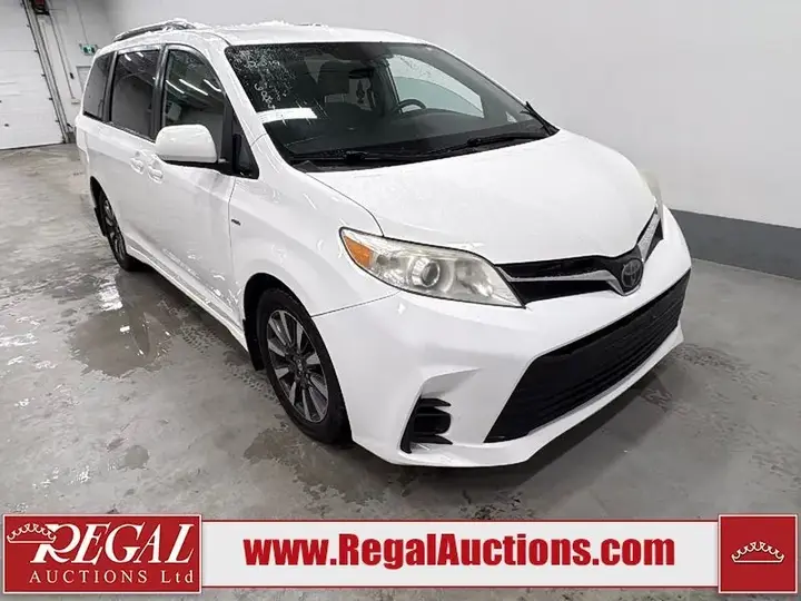Toyota Sienna 2019 photo 2