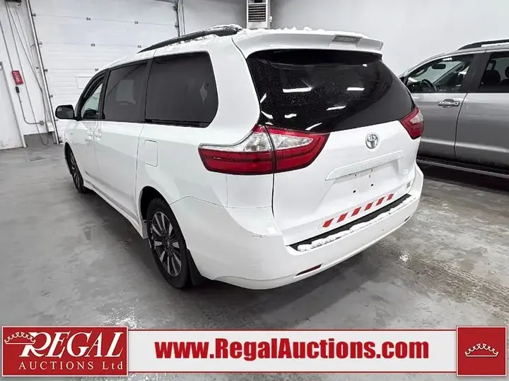 Toyota Sienna 2019 photo 4