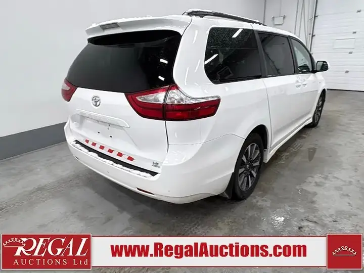 Toyota Sienna 2019 photo 3