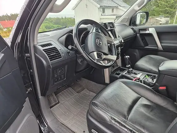 Toyota Land Cruiser 2012 photo 4