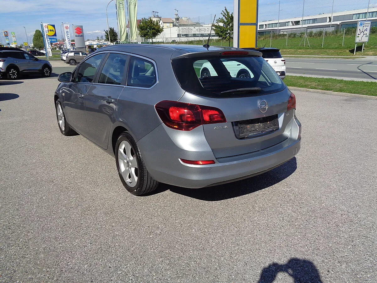 Opel Astra 2012 photo 3