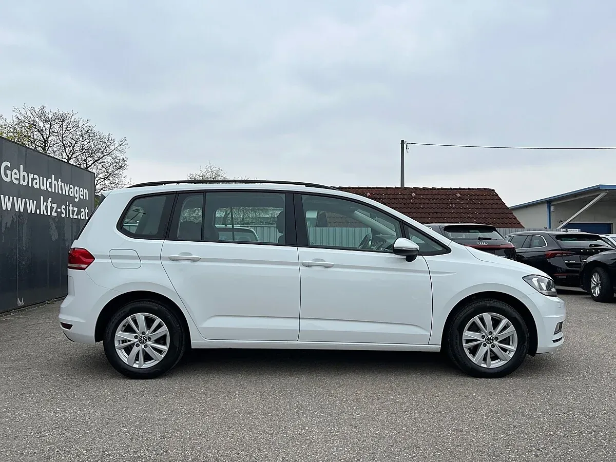 Volkswagen Touran 2022 photo 2