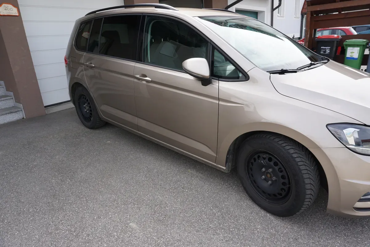 Volkswagen Touran 2016 photo 2