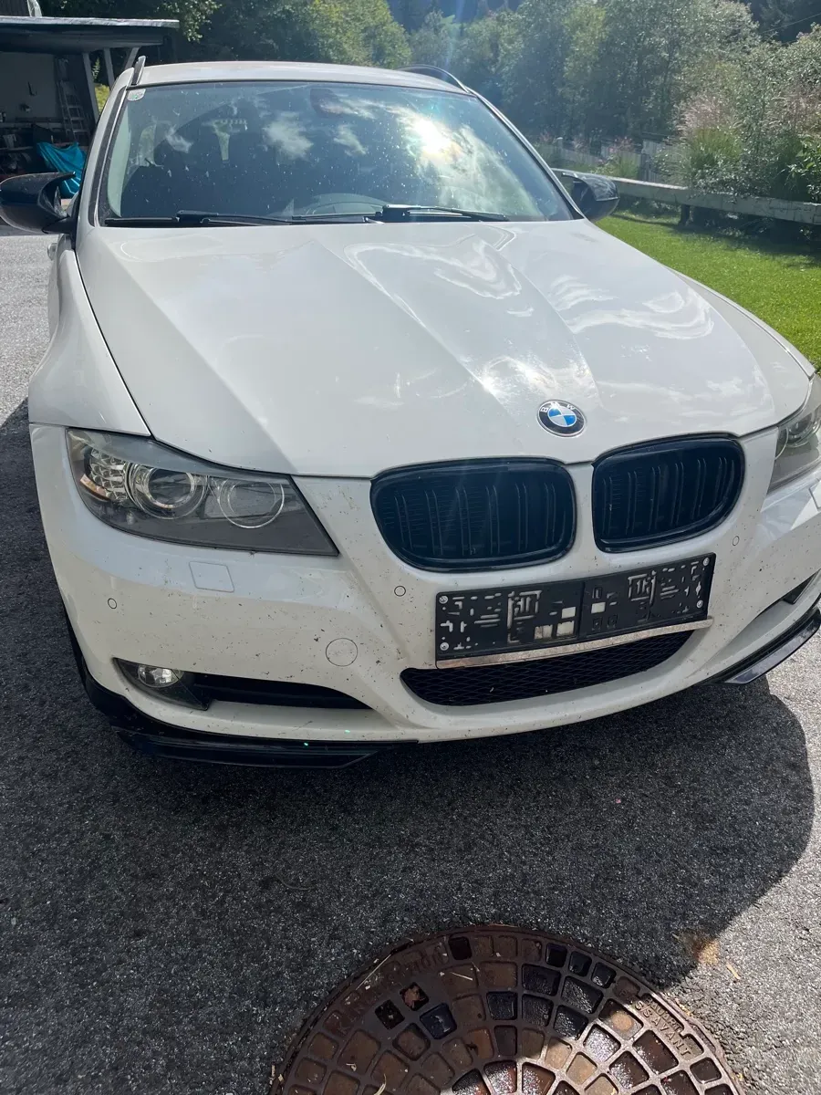BMW 3 Series 2011 photo 3